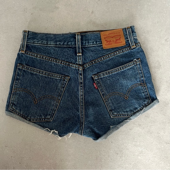 LEVI’S WHITE OAK CONE DENIM SHORTS - Picture 9 of 9